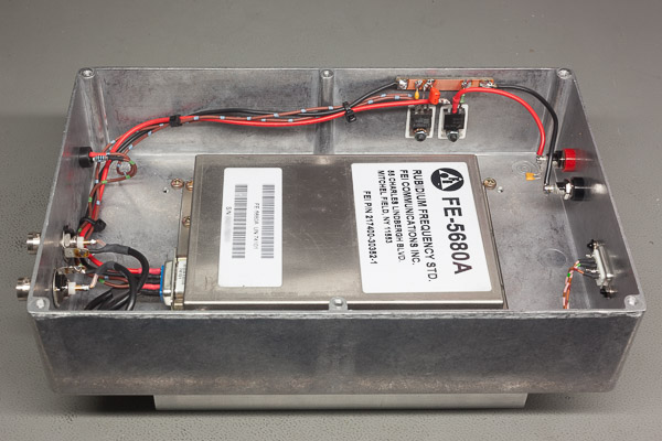 Oscillateur Rubidium FEI-5680A 10 MHz - Précision, Sortie 50 Ohm Sinusoïdale, Alimentation +15V