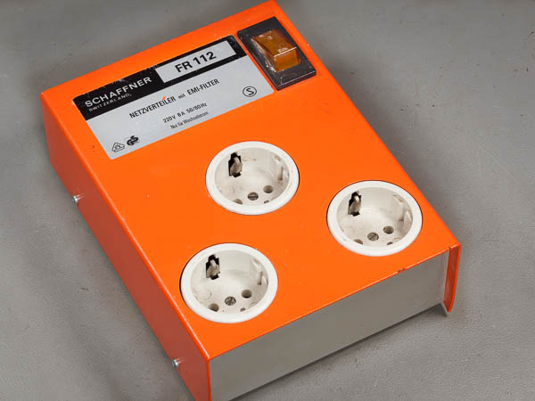 https://www.miedema.dyndns.org/co/2023/dimbulb/IMG_1642__Schaffner_FR112_Netzverteiler-600pix.jpg