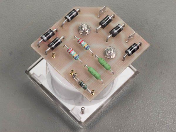 https://www.miedema.dyndns.org/co/2023/dimbulb/IMG_1801__Meter_limiter_-_PCB_schuin-600pix.jpg