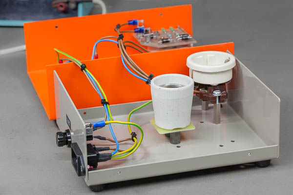 https://www.miedema.dyndns.org/co/2023/dimbulb/IMG_1808__dim_bulb_tester_-_binnen_zijaanzicht-600pix.jpg
