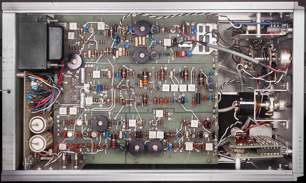https://www.miedema.dyndns.org/co/2023/krohn-hite/IMG_1771_Krohn-Hite_5400B-int_bovenaanzicht-600pix.jpg