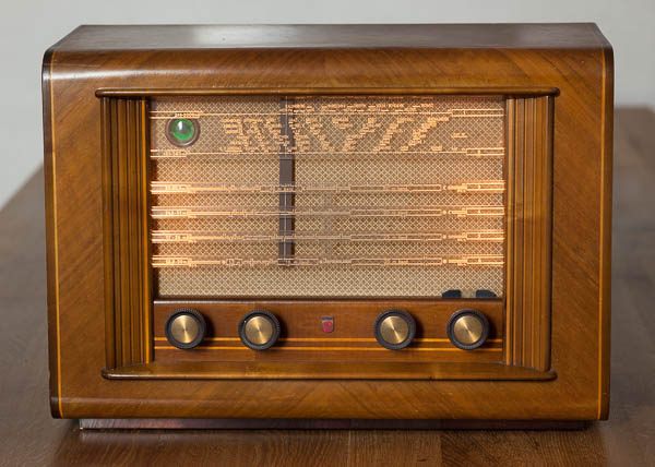 https://www.miedema.dyndns.org/co/2023/rene/IMG_2013__Philips_BX591A_radio_-_vooraanzicht-600pix.jpg