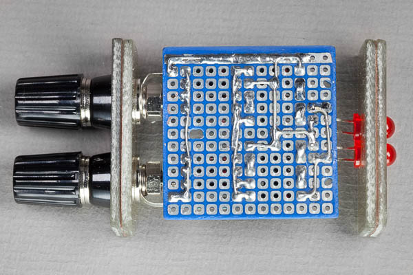 https://www.miedema.dyndns.org/co/2024/capdischarger/IMG_2167__Capacitor_discharger_-_solder_side-600pix.jpg