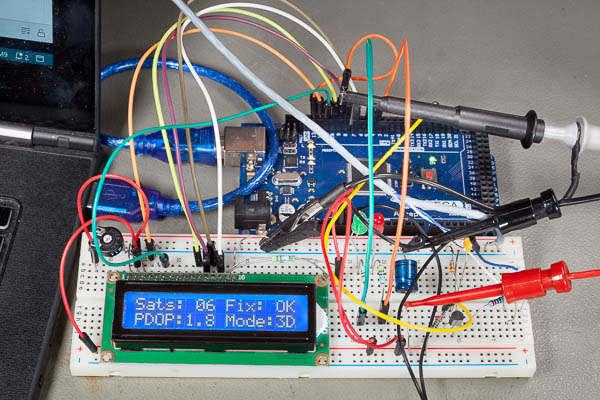 https://www.miedema.dyndns.org/co/2025/gpsmon/IMG_2051__GPS_monitor_breadboard_proto-600pix.jpg