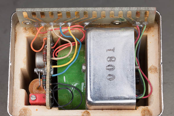 https://www.miedema.dyndns.org/co/2025/hp10544a/IMG_3001__HP_10544A_OCXO_intern_&_wiring-600pix.jpg