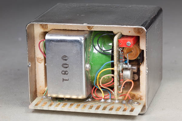 https://www.miedema.dyndns.org/co/2025/hp10544a/IMG_3003__HP_10544A_OCXO_intern_&_wiring-600pix.jpg