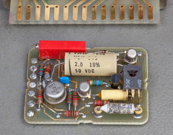 https://www.miedema.dyndns.org/co/2025/hp10544a/IMG_3004__HP_10544A_OCXO_oven_regelprint-600pix.jpg