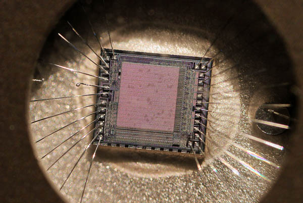 https://www.miedema.dyndns.org/co/2026/IMG_0880__EPROM_defect-600pix.jpg