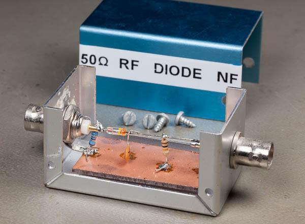 https://www.miedema.dyndns.org/co/2026/IMG_2480__Rene_diode_detector-inwendige-600pix.jpg
