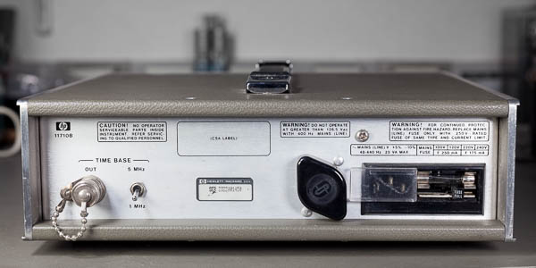 https://www.miedema.dyndns.org/co/2026/hp11710b/IMG_4796__HP_11710B_-_rear_panel-600pix.jpg