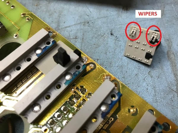 https://www.miedema.dyndns.org/co/2026/hp8640b/pulse_gen_3_(contacts)-600pix.jpg
