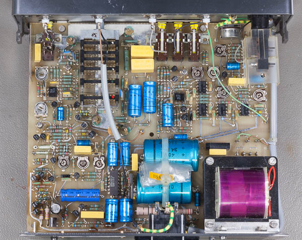 https://www.miedema.dyndns.org/co/2026/pm5171/IMG_6986__Philips_PM5171_amp_-_PCB_components_rear-600pix.jpg
