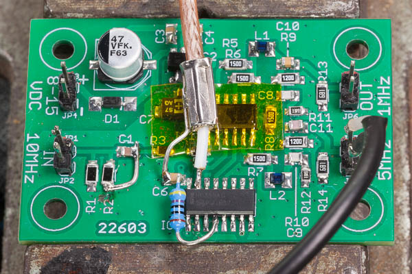 https://www.miedema.dyndns.org/co/2026/ref_divider/IMG_7950__Ref_divider_PCB_modded_for_ext_input-600pix.jpg