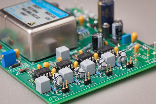 https://www.miedema.dyndns.org/fmpics/Circuits_online/ocxo/IMG_1479__10MHz_Master_Clock_-_Bram_trafos-600pix.jpg